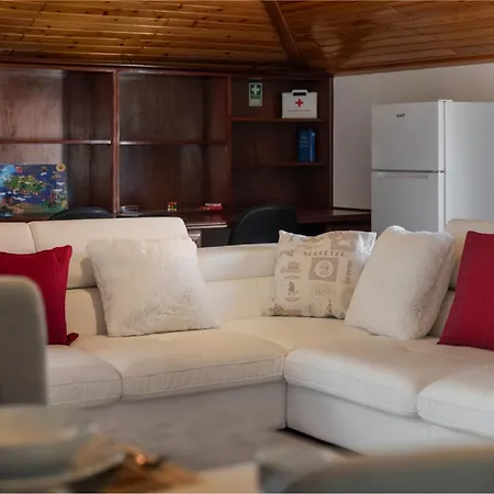 Apartment Tranquil Countryside 2-Bed Apt Prazeres Paradise