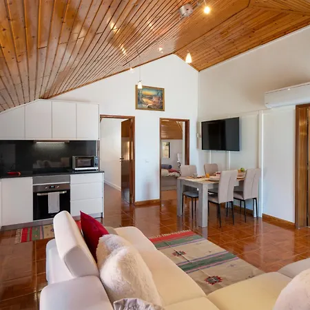 Tranquil Countryside 2-Bed Apt Prazeres Paradise Apartment